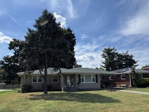 Building Photo - Gorgeous, Updated 3 Bedroom, 2 Bath Ranch ...
