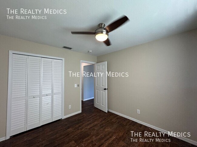 Building Photo - 2601 Bridle Dr