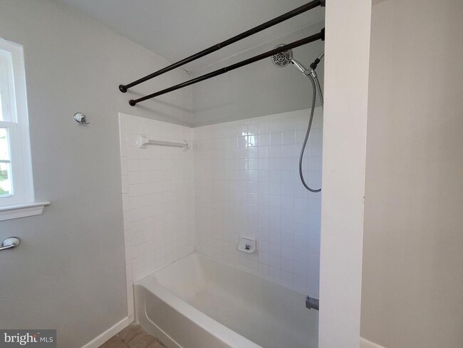Building Photo - 10 Bridle Ct