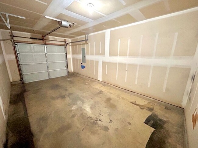 Building Photo - 228 Dormont Dr NE