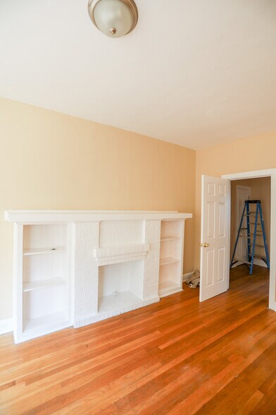 Building Photo - 4730 N Spaulding Ave