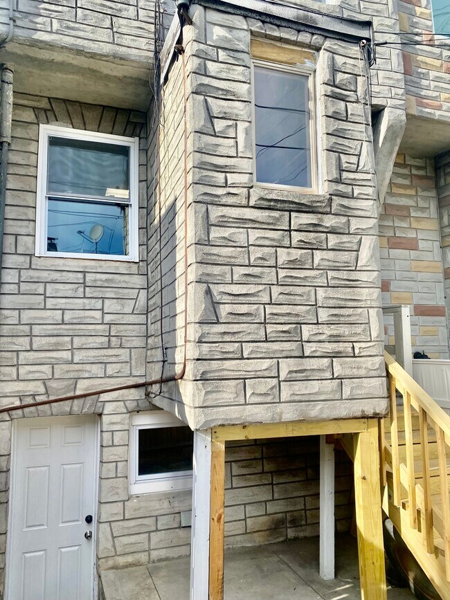 Building Photo - 531 N Potomac St