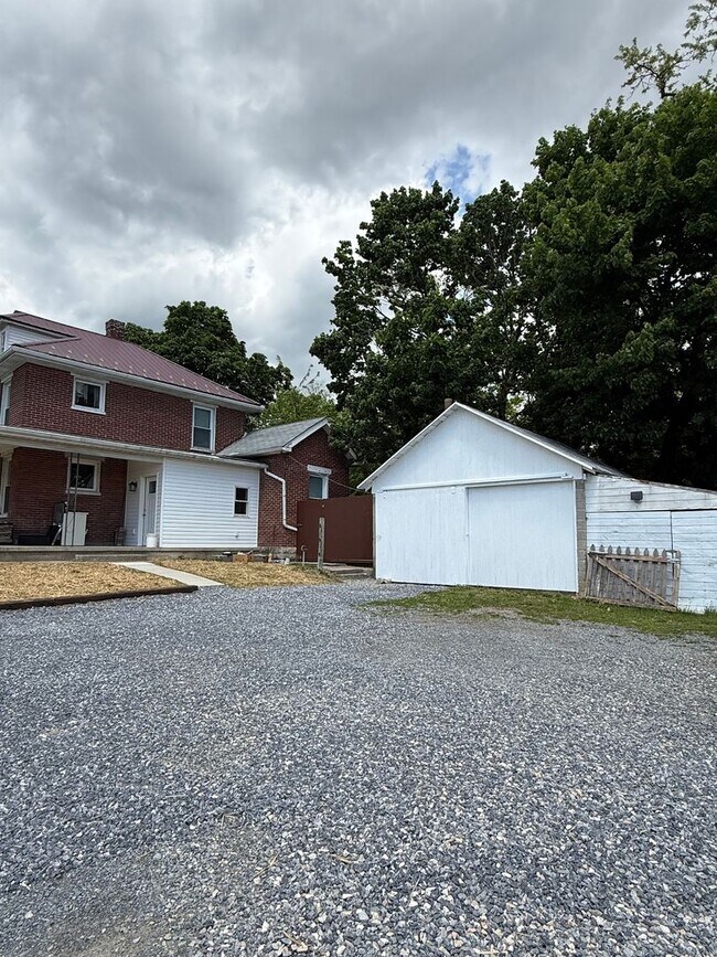 Building Photo - 1335 Edenville Rd