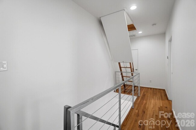 Building Photo - 921 Westbrook Dr