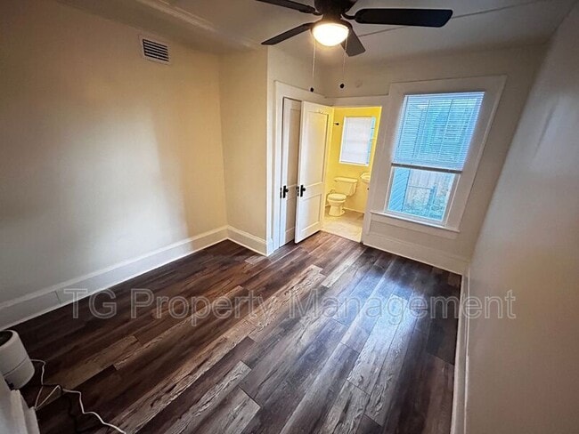 Building Photo - 2561 Rosselle St