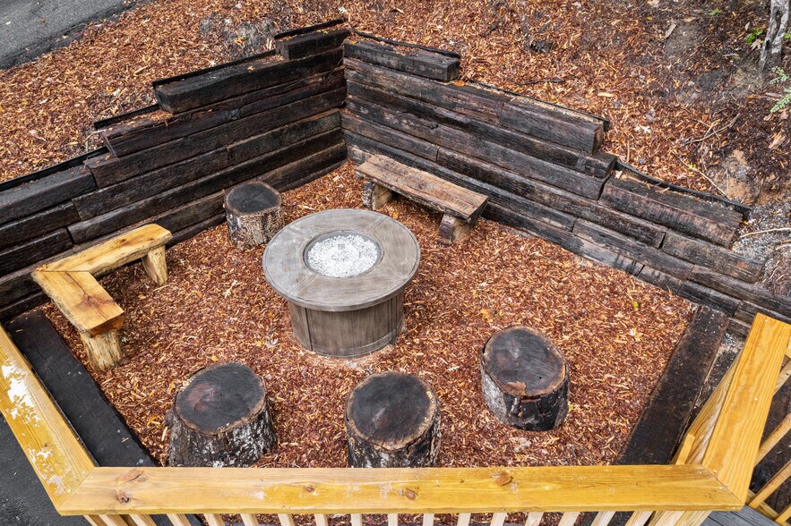 Outdoor Gas Firepit - 131 Pier Point Dr