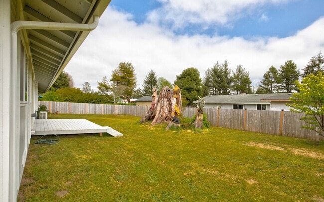 Building Photo - Like New Modern 3 BD, 2 BA Home with Garage