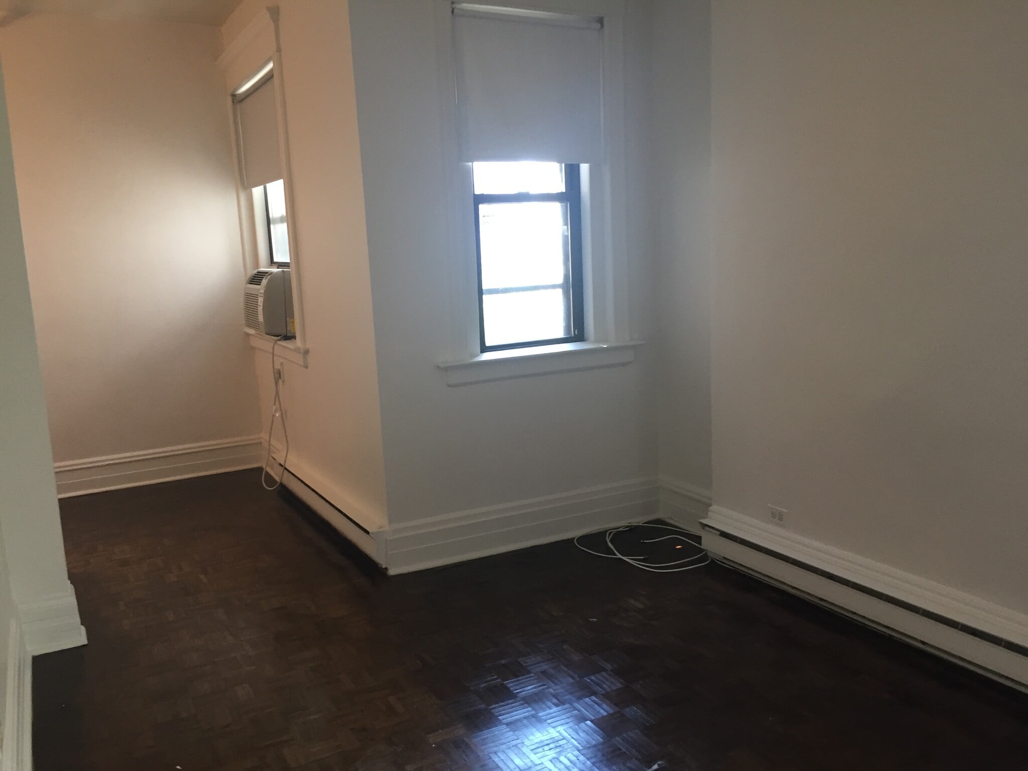 living - 2800 N Pine Grove Ave