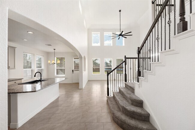 Building Photo - 2923 Golden Honey Ln