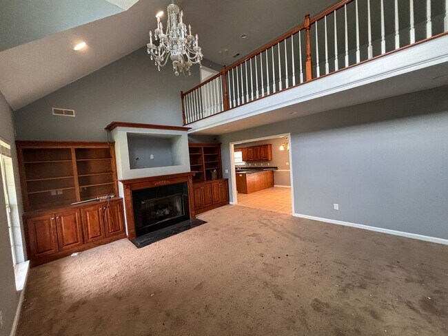Building Photo - 5 Bedrooms- 3 Bathroom- House in West Rome!