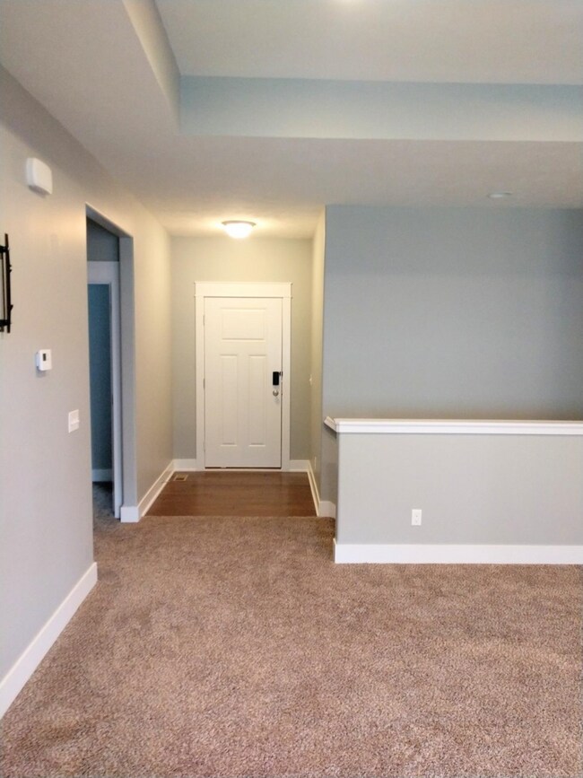 Building Photo - Luxury town home