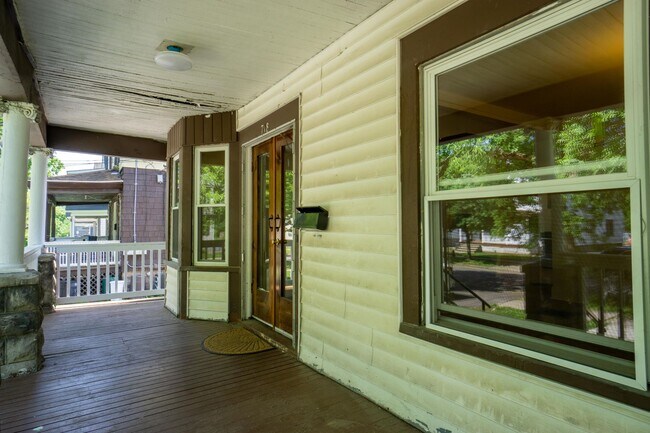 Building Photo - 718 Livingston Ave