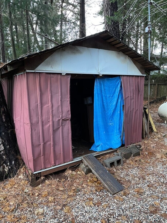 Building Photo - Two story 4 bedroom 2 bath home, Magalia