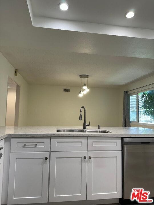 Building Photo - 13112 Moorpark St