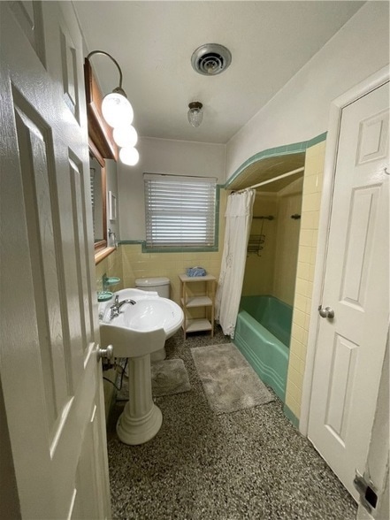 Building Photo - 2063 34th Ave