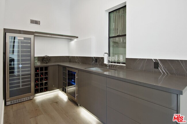 Building Photo - 4130 Parva Ave