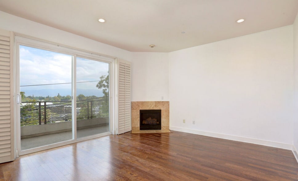 Building Photo - 11851 Laurelwood Dr