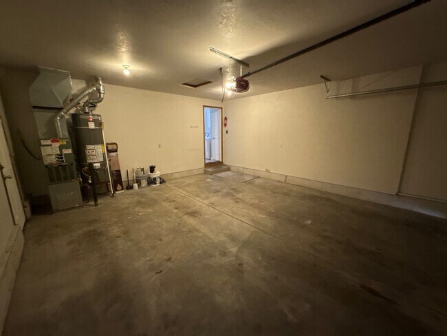 Building Photo - 5647 SW Windflower Dr