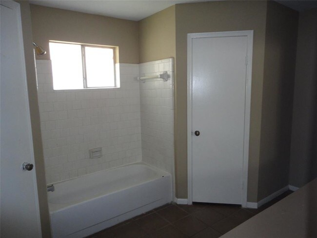 Building Photo - 5607 Golden Grove Dr