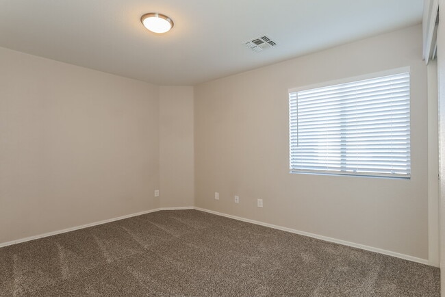 Building Photo - 14338 N 129th Ave