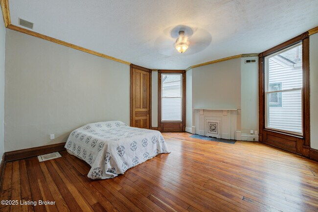 Building Photo - 1422 Highland Ave