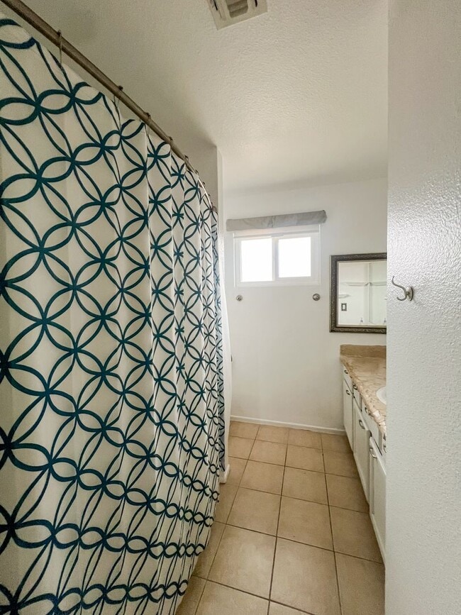 Building Photo - Homey 2 Bedroom 2 Bathroom Near Base