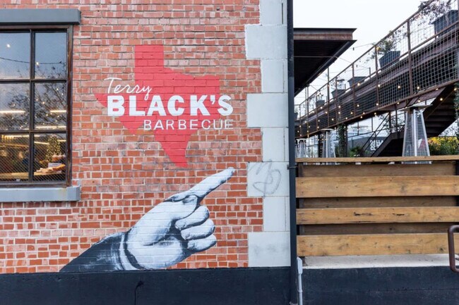 Building Photo - 264 N Walton St