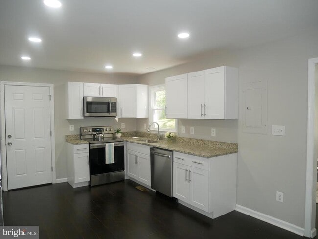 Building Photo - 35600 Sassafras Dr