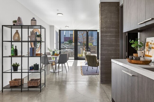 Building Photo - 811 Folger Ave
