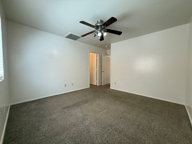 Building Photo - "Spacious 4-Bedroom Haven with 2 Bath Retreats in Laveen's Heart – 1,893 Sq Ft of Comfort!"