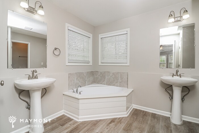 Building Photo - 113 Whispering Ct