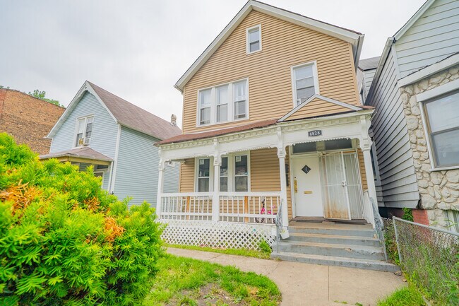 Primary Photo - 6828 S Green St