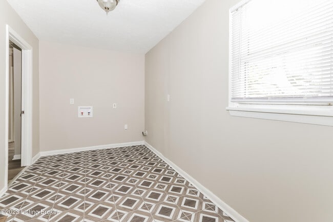 Building Photo - 6520 Estele Ave