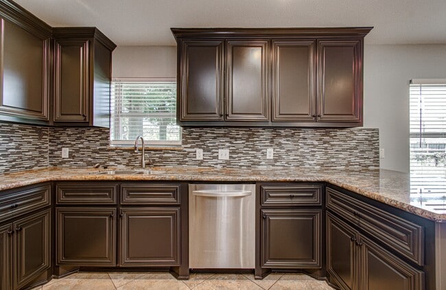 Building Photo - 1417 Longhorn Dr