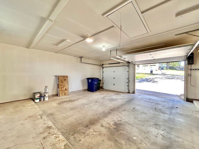 Building Photo - Greenbelt Gem Backing to Walnut Creek – Spacious 3BR Home in Prime North Austin Location