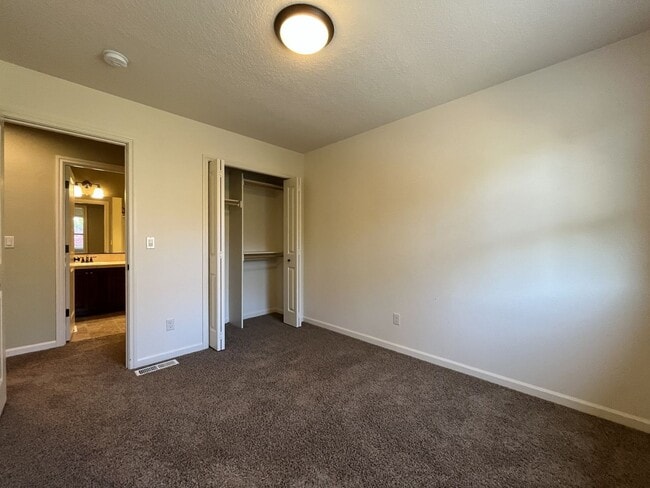 Building Photo - 3BD/3BA Bethany Home with Vaulted Ceilings, Stainless Appliances & Gas Fireplace