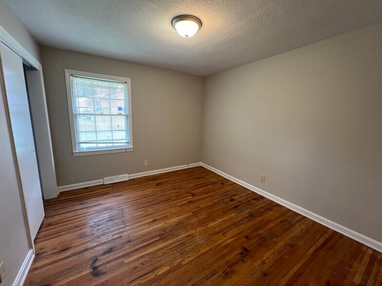 Building Photo - 837 Crawford St