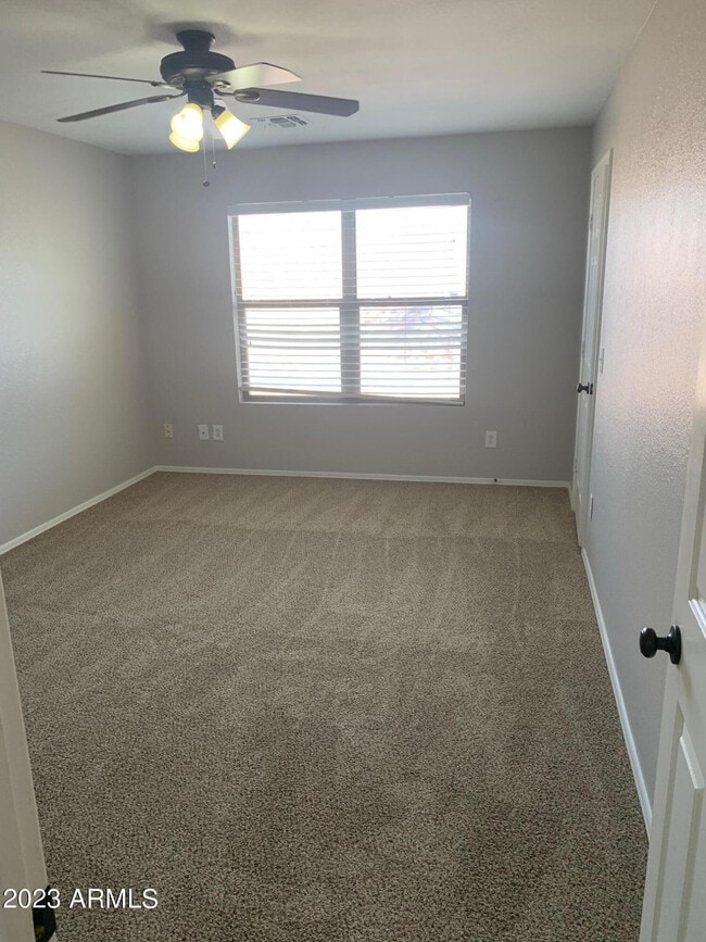 Building Photo - 494 W Cotton Ln