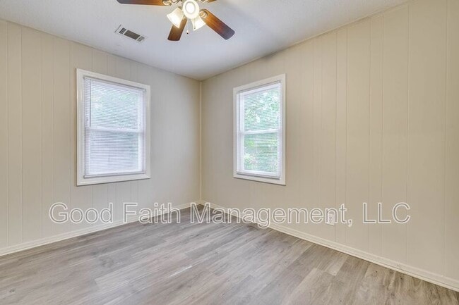 Building Photo - 1813 Alder Dr