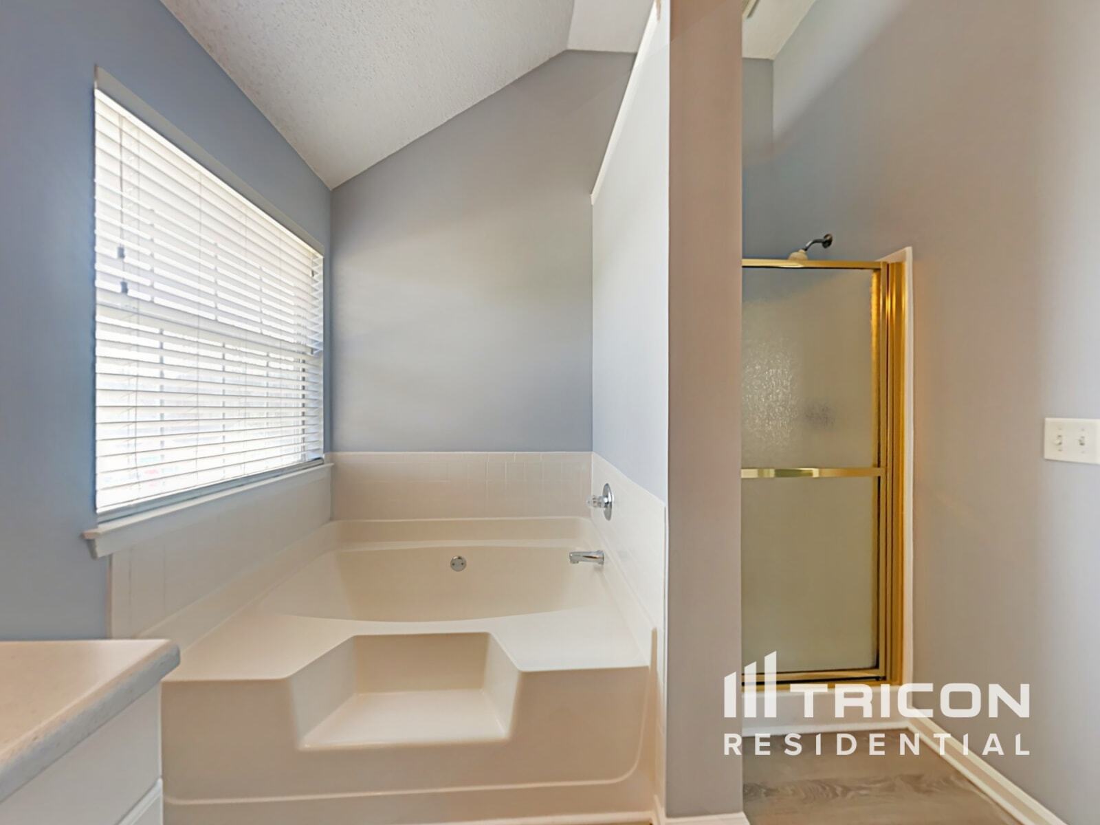 Building Photo - 1100 Village Oaks