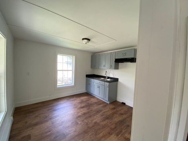 Building Photo - Newly remodeled home is located in Lancast...