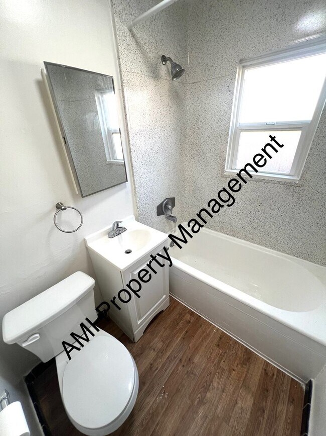 Building Photo - Cottage with Garage and $500 off First Mon...