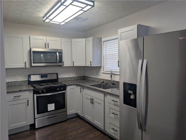 Building Photo - 155 Chesapeake Dr