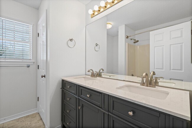 Building Photo - 605 Westchase Ct S