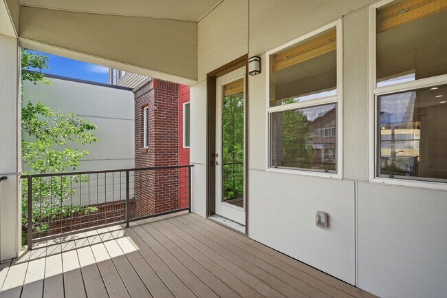 Building Photo - $2,395.95, Two Bedroom, 2.5 bathroom Townhome in Broomfield
