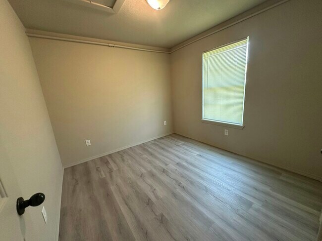 Building Photo - 112 S 25th St