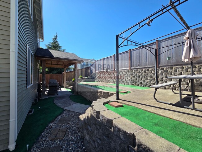 Building Photo - Check out this beautiful 3 bedroom, 2.5 bath home!