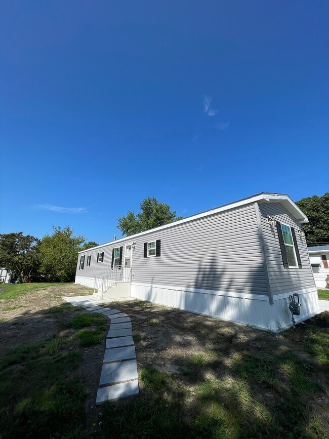 Building Photo - 63 Colonial Dr