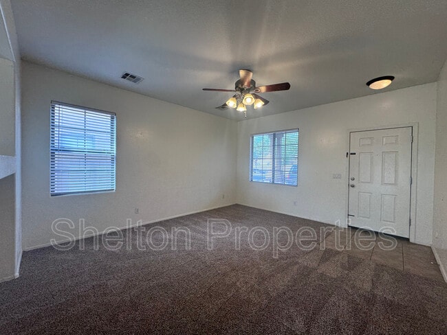Building Photo - 2047 S Starling Dr