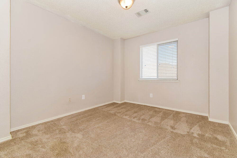 Building Photo - 5909 Iris Dr